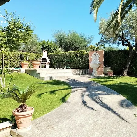 Villino Con Piscina Cod Al1 * Montone (Abruzzo)